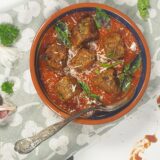 Kaasballen in tomatensaus