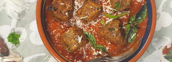 Kaasballen in tomatensaus