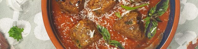 Kaasballen in tomatensaus